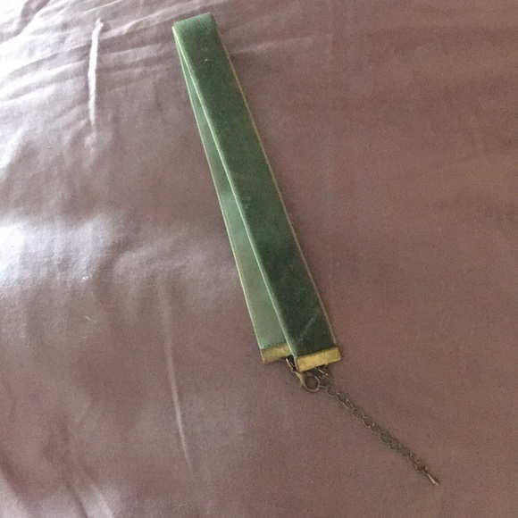 Velvet Green Choker Necklace - Picture 4 of 4